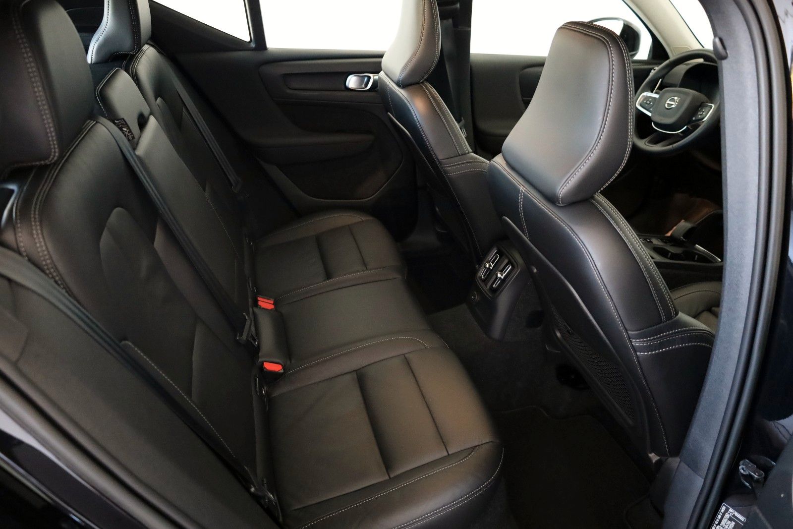 Fahrzeugabbildung Volvo XC40 Core Recharge,Leder,Navi,LED,SH,Kamera,AHK