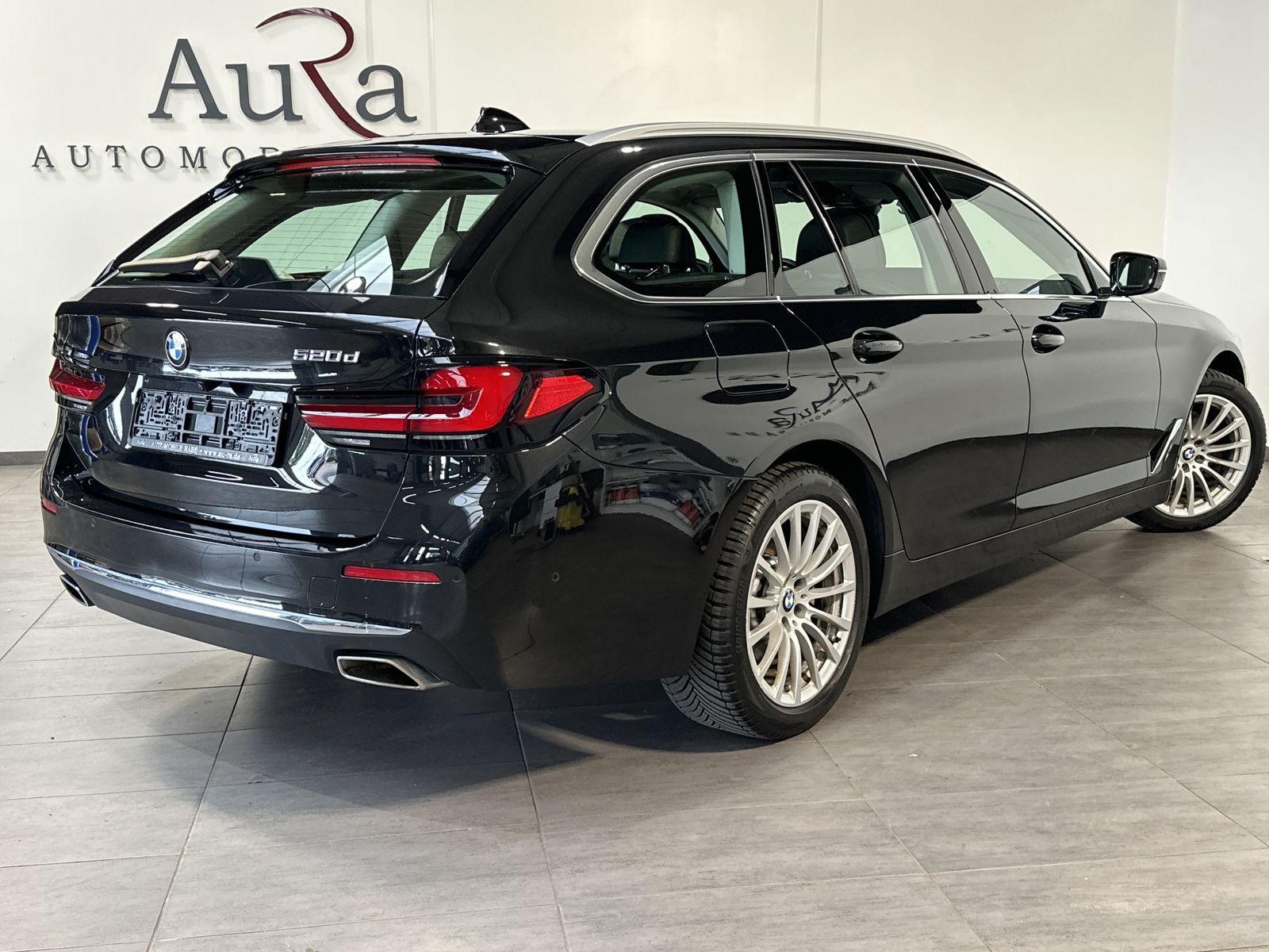 Fahrzeugabbildung BMW 520d Touring Luxury-Line NAV+LASER+PANO+HUD+360°