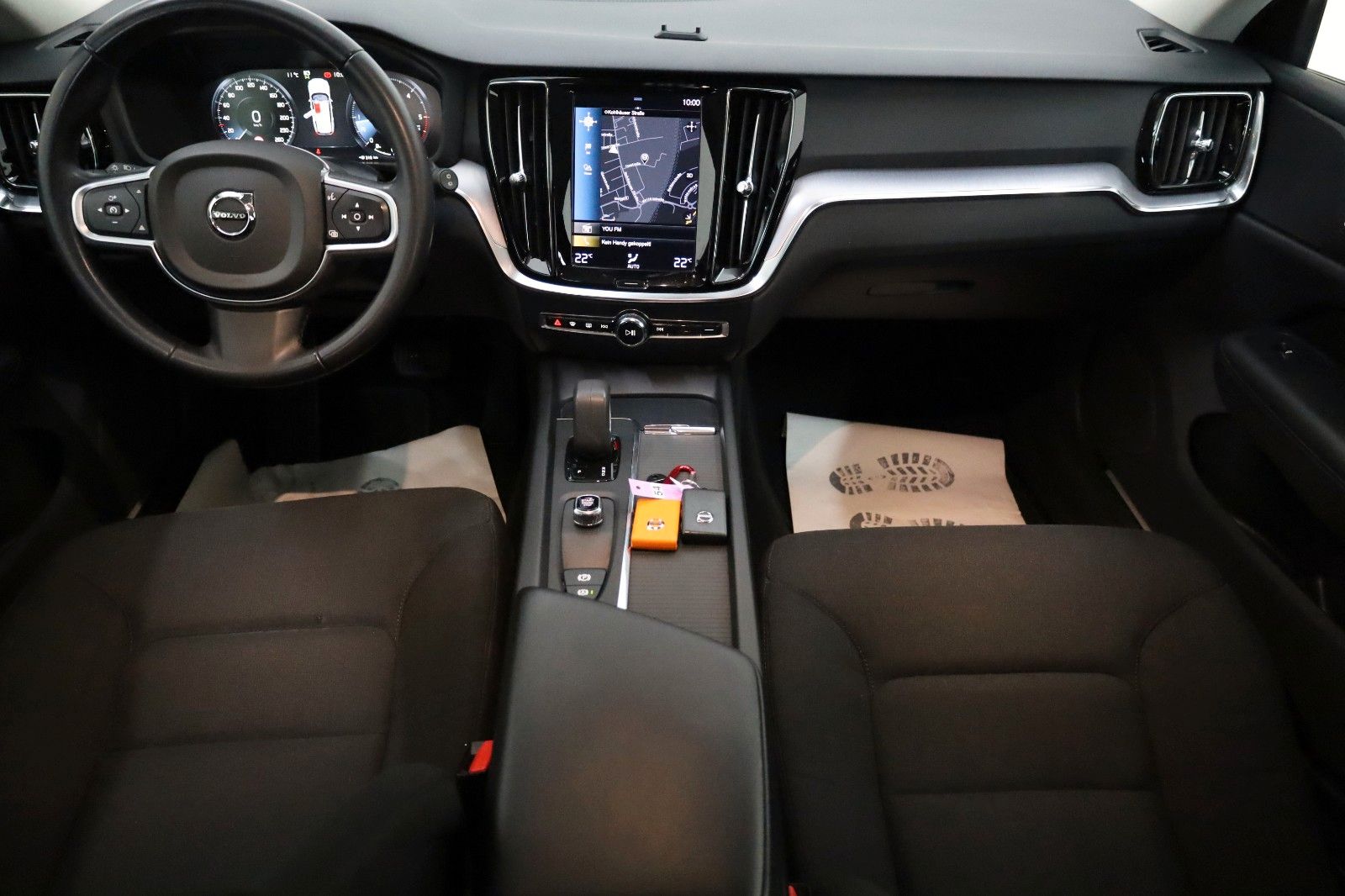 Fahrzeugabbildung Volvo V60 B4 D Momentum Core, Navi,LED,Carplay,DAB