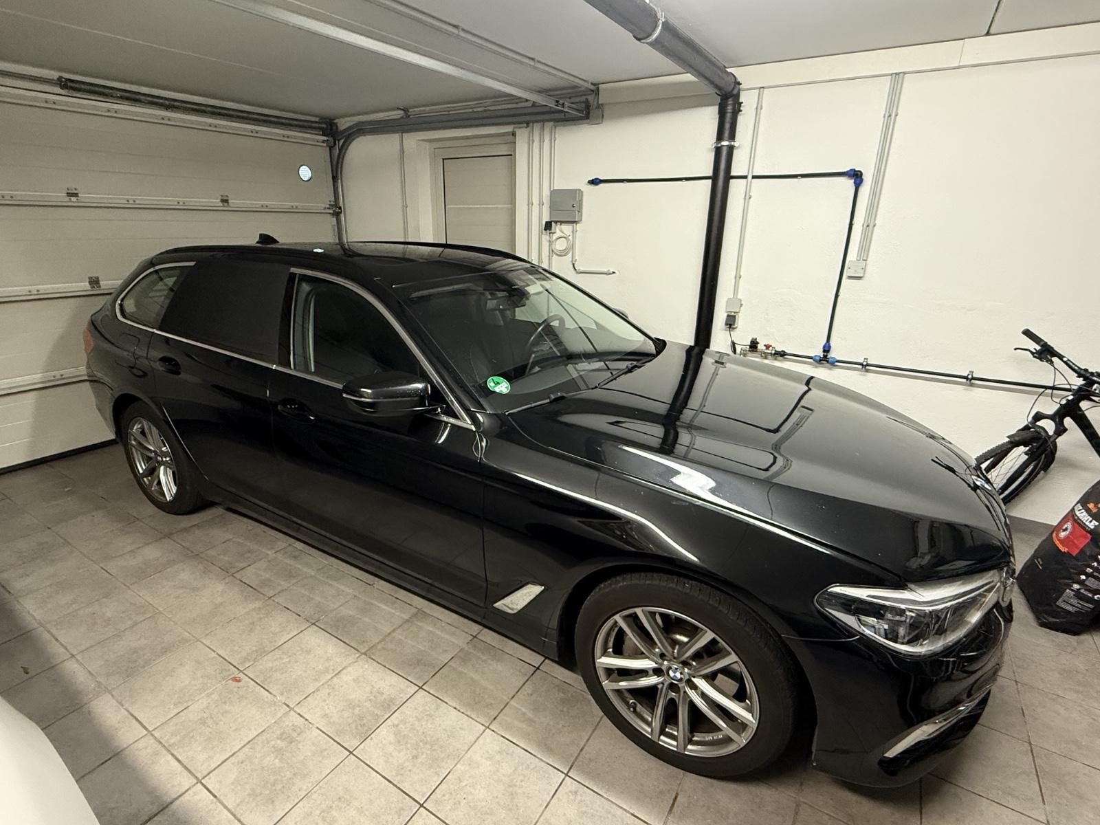 BMW 530i xDrive Touring Luxury Line Pano HUD