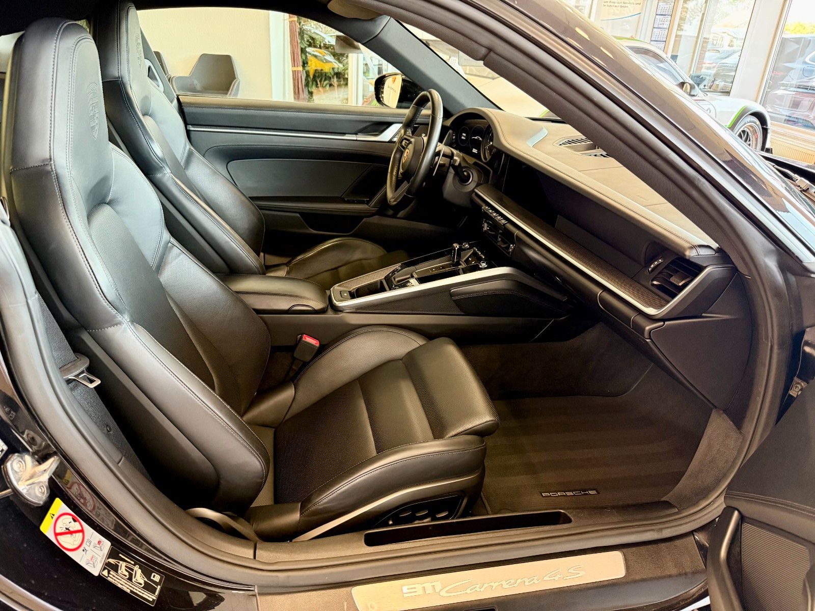 Fahrzeugabbildung Porsche 911 992 Carrera 4S SportDesign/ACC/SCP/APPROVED