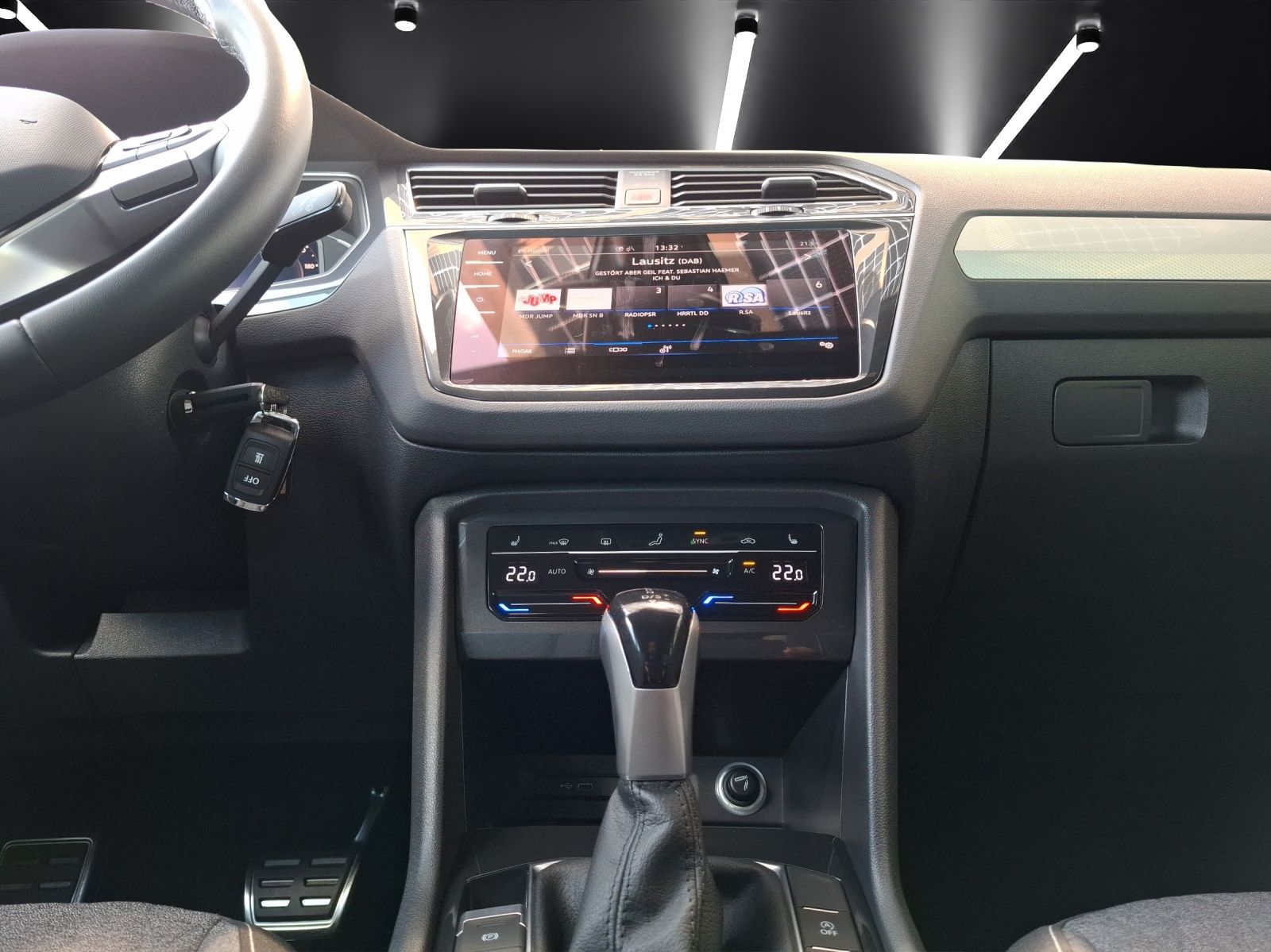 Fahrzeugabbildung Volkswagen Tiguan TDI Move DSG STH Matrix AHK Navi AID ACC