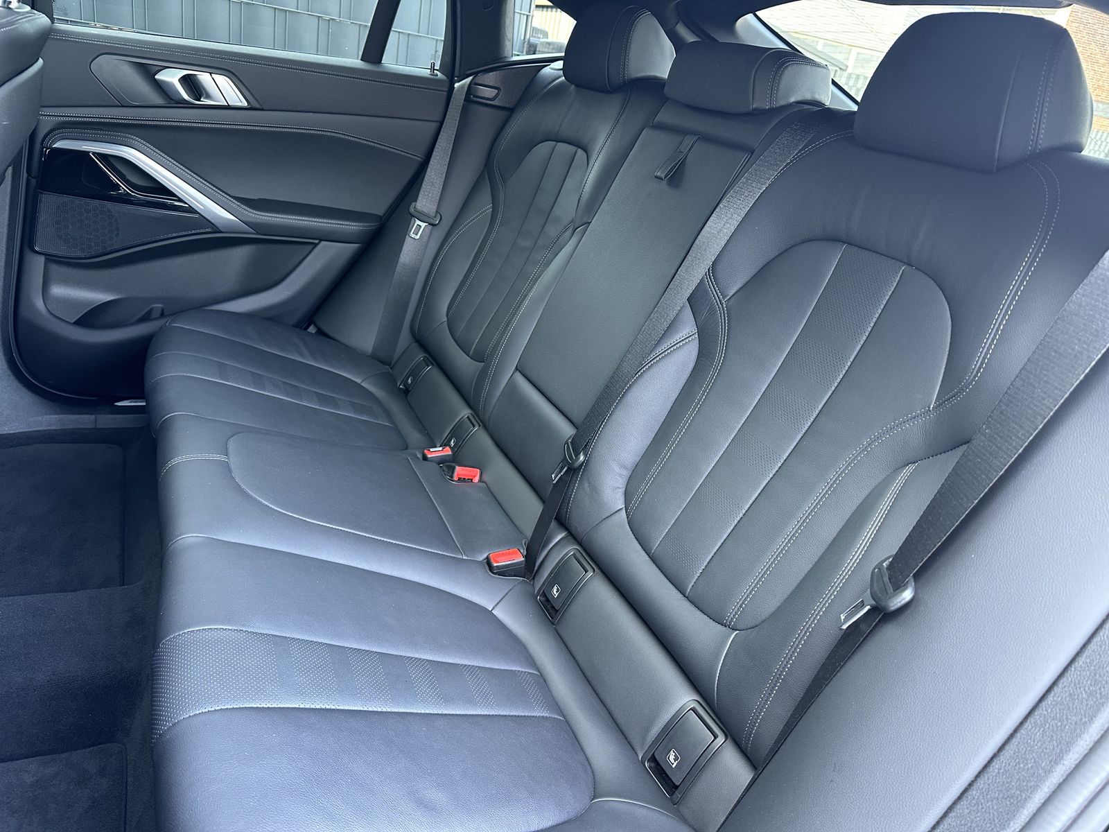 Fahrzeugabbildung BMW X6 xDrive30d M-Sport NAV+LASER+AHK+PANO+HEAD-UP