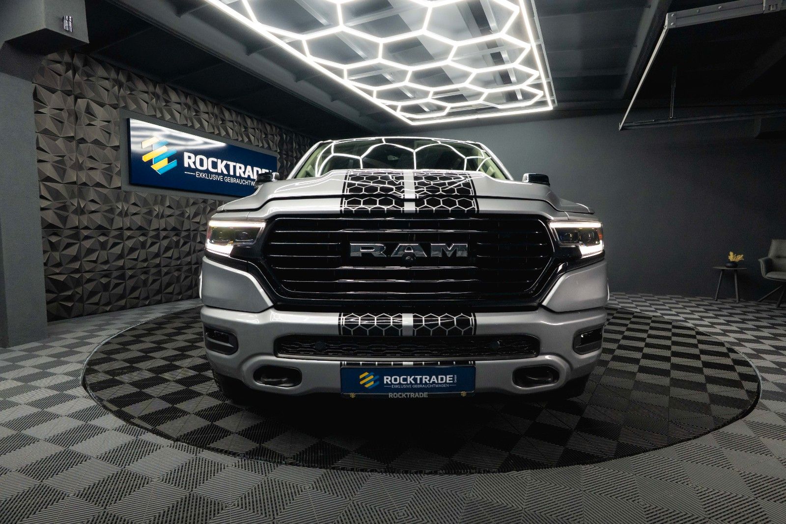 Fahrzeugabbildung Dodge RAM 5.7 V8 HEMI 4x4 Night LARAMIE LONGBED 19%
