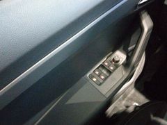 Fahrzeugabbildung Seat Arona Style 1.0 TSI+PDC HINTEN+SHZ+KESSY+ACC+DAB