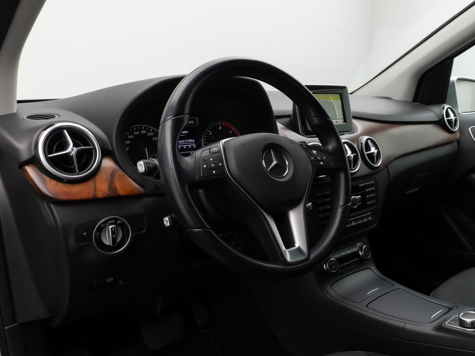 Fahrzeugabbildung Mercedes-Benz B 180 CDI Navi Sitzhzg Bi-Xenon PDC Klimaautomat