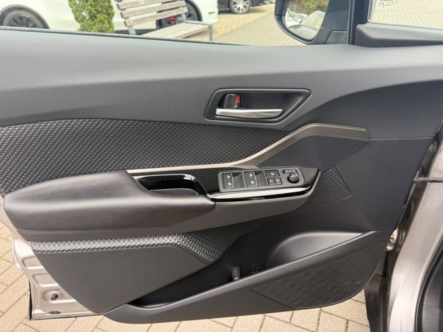 Toyota C-HR Hybrid Team D