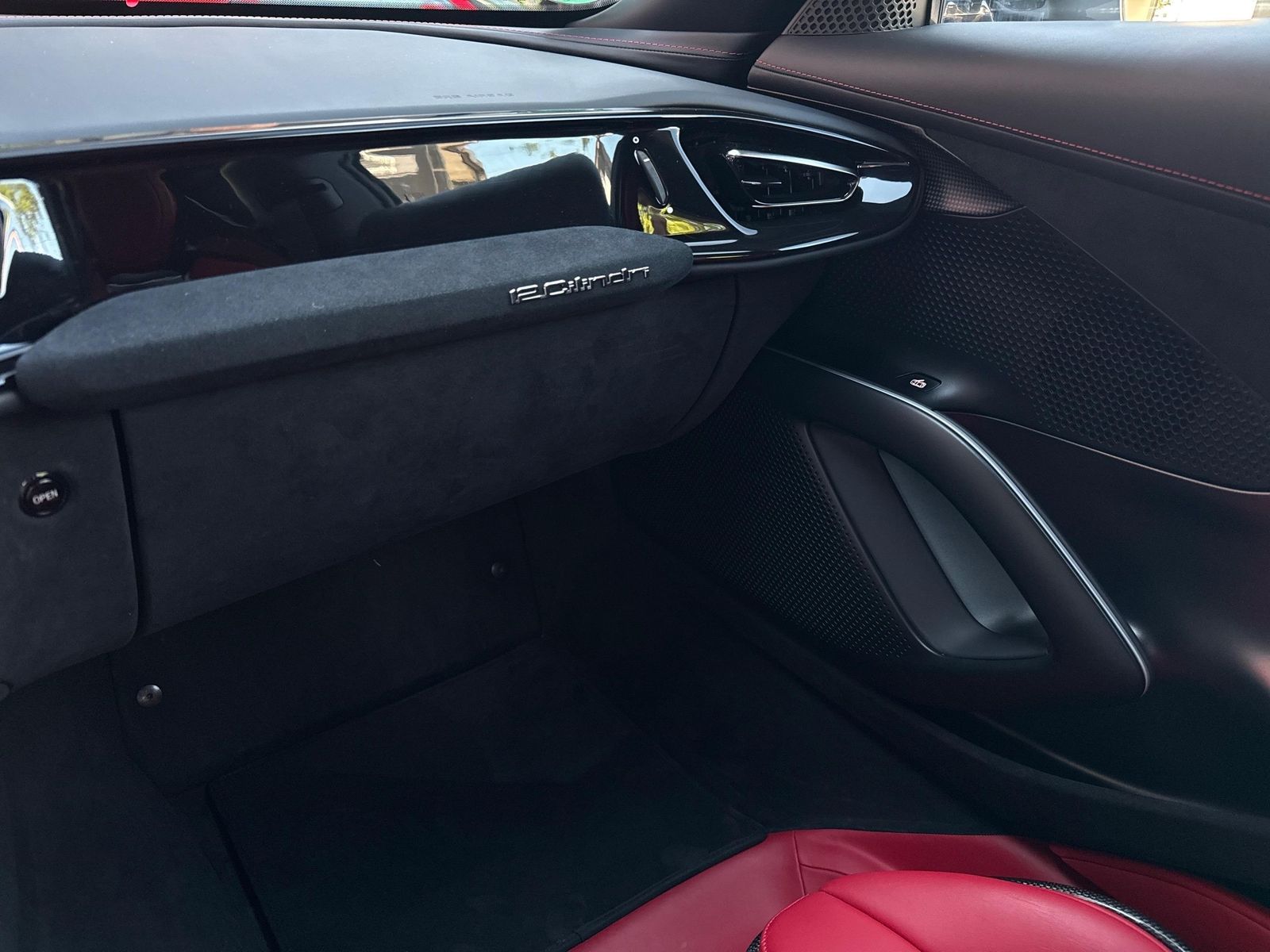 Ferrari 12Cilindri *Embleme*Navi*PDC*Klima*Leder* foto 17