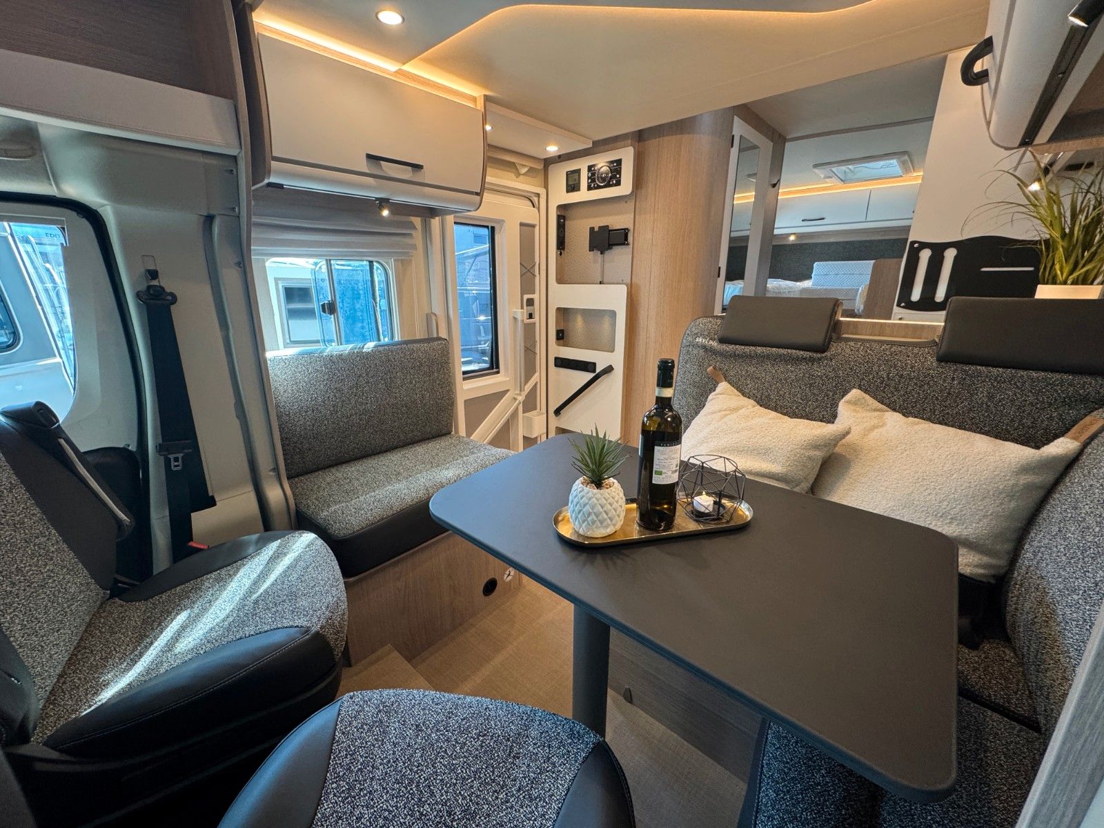 Fahrzeugabbildung Bürstner Lyseo Time Skyline 726 G SIE SPAREN  11.099€!