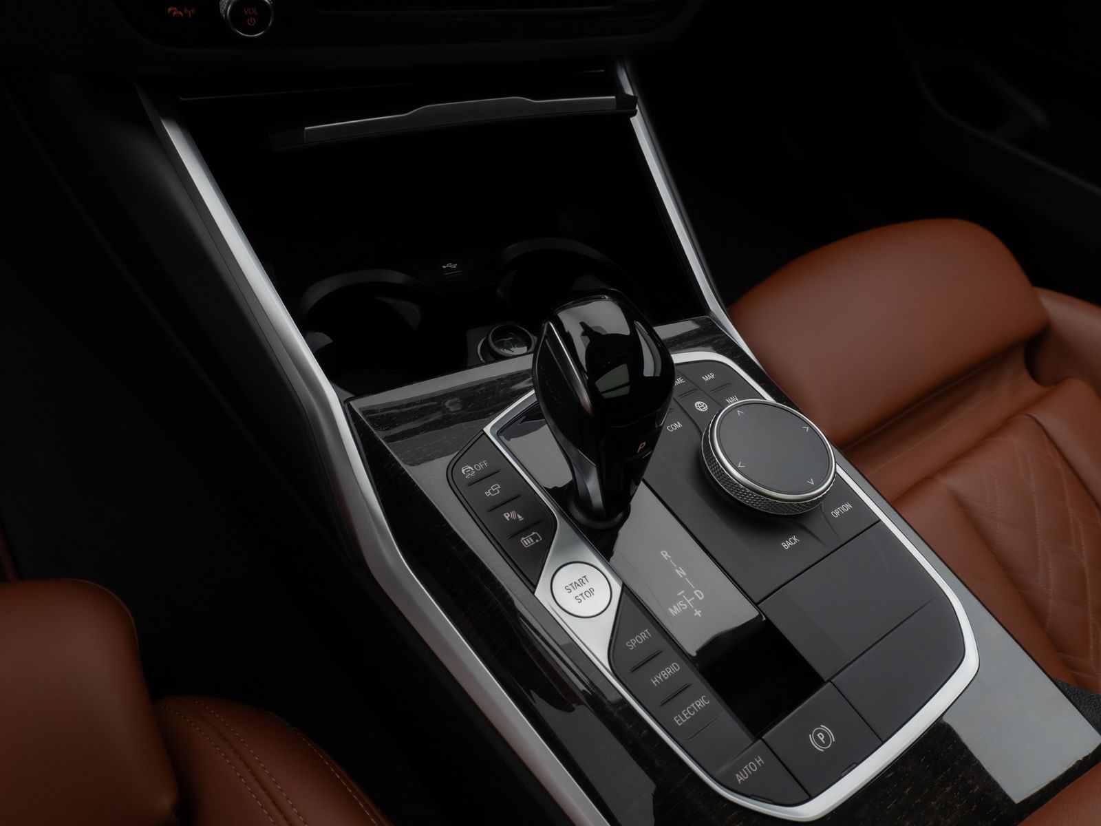 Fahrzeugabbildung BMW 330e xD Luxury Line Panorama HUD Individual Voll