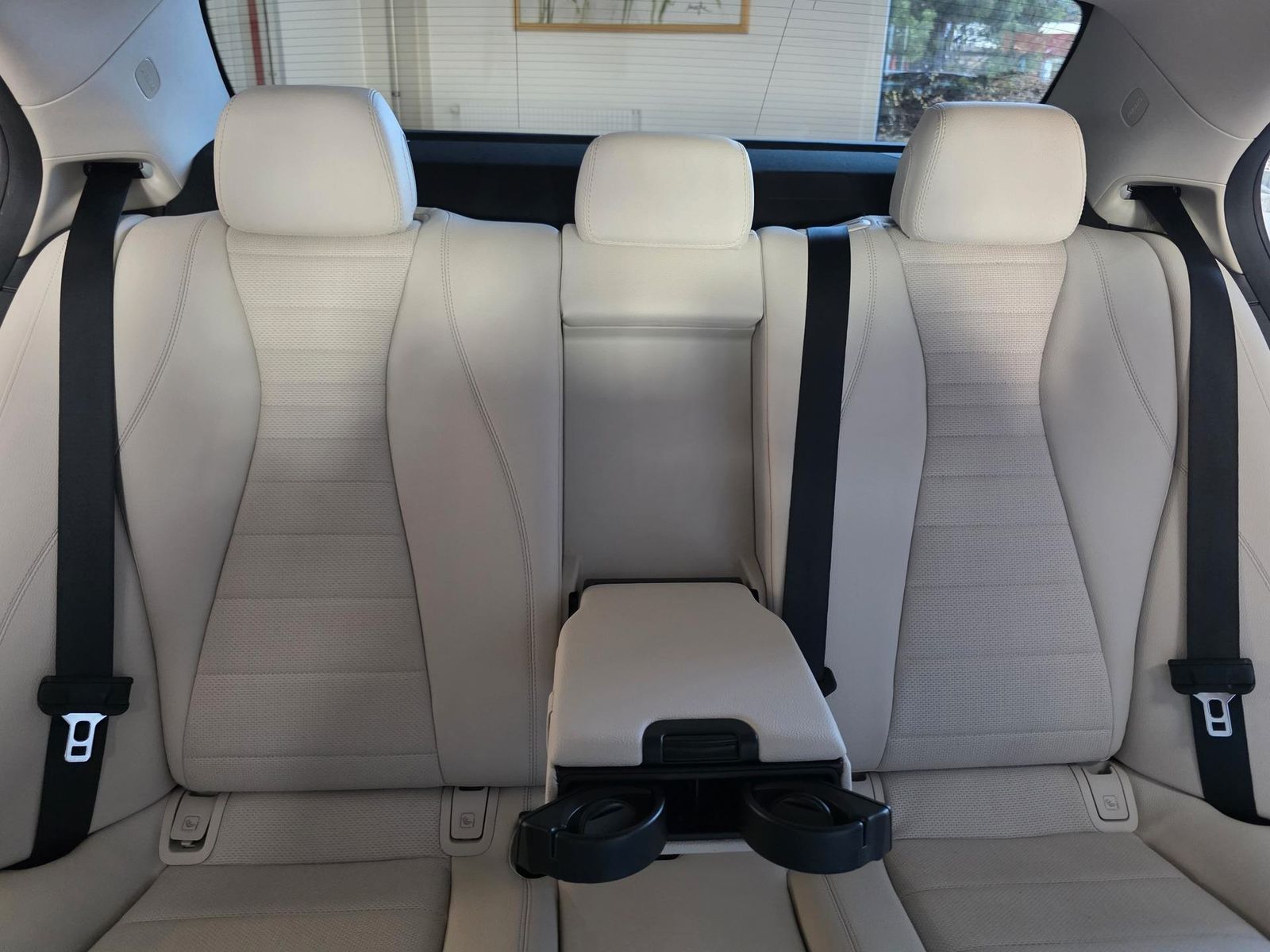 Fahrzeugabbildung Mercedes-Benz E200 Lim. AMG/Burmester/Airmatic/HuD/Multibeam