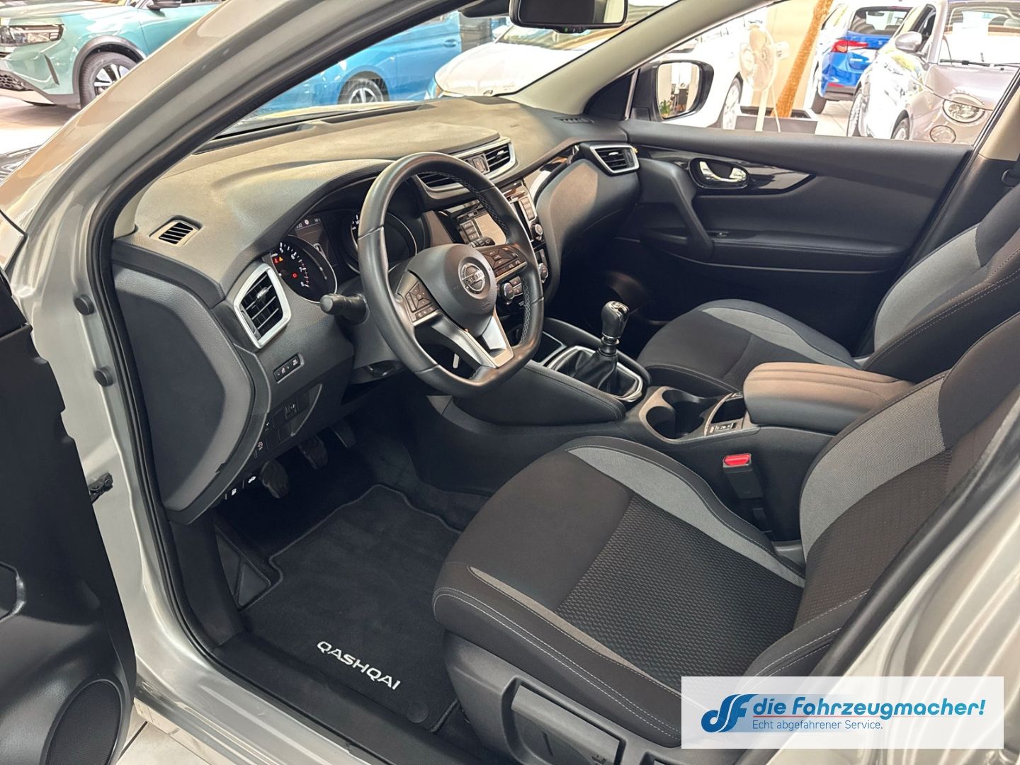 Fahrzeugabbildung Nissan Qashqai Shiro Navi Mehrzonenklima DAB SHZ Spurha