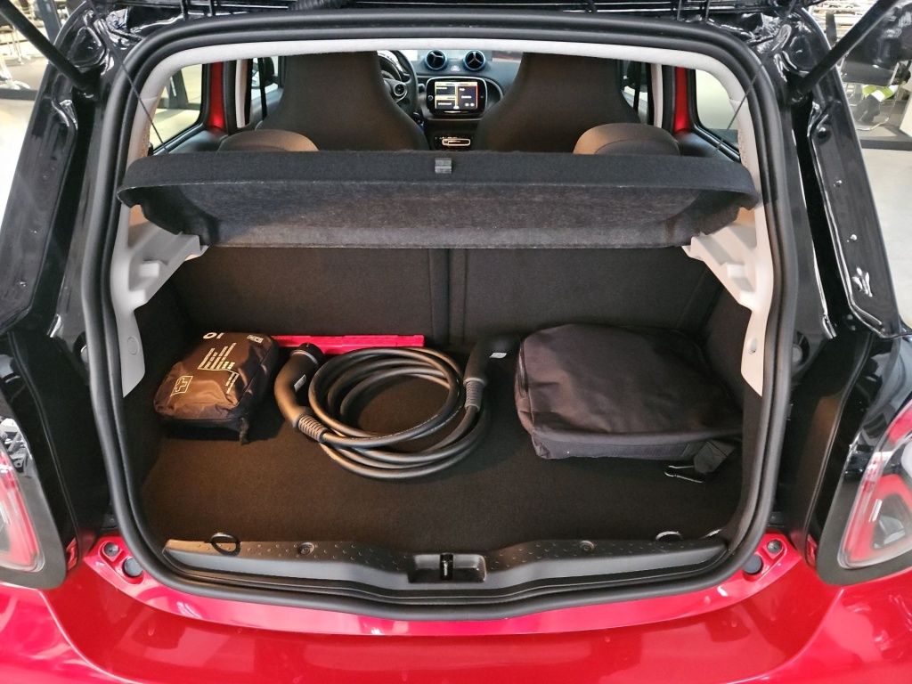 Fahrzeugabbildung Smart EQ forfour Pano LED LM Sitzhzg. DAB Navi Kamera