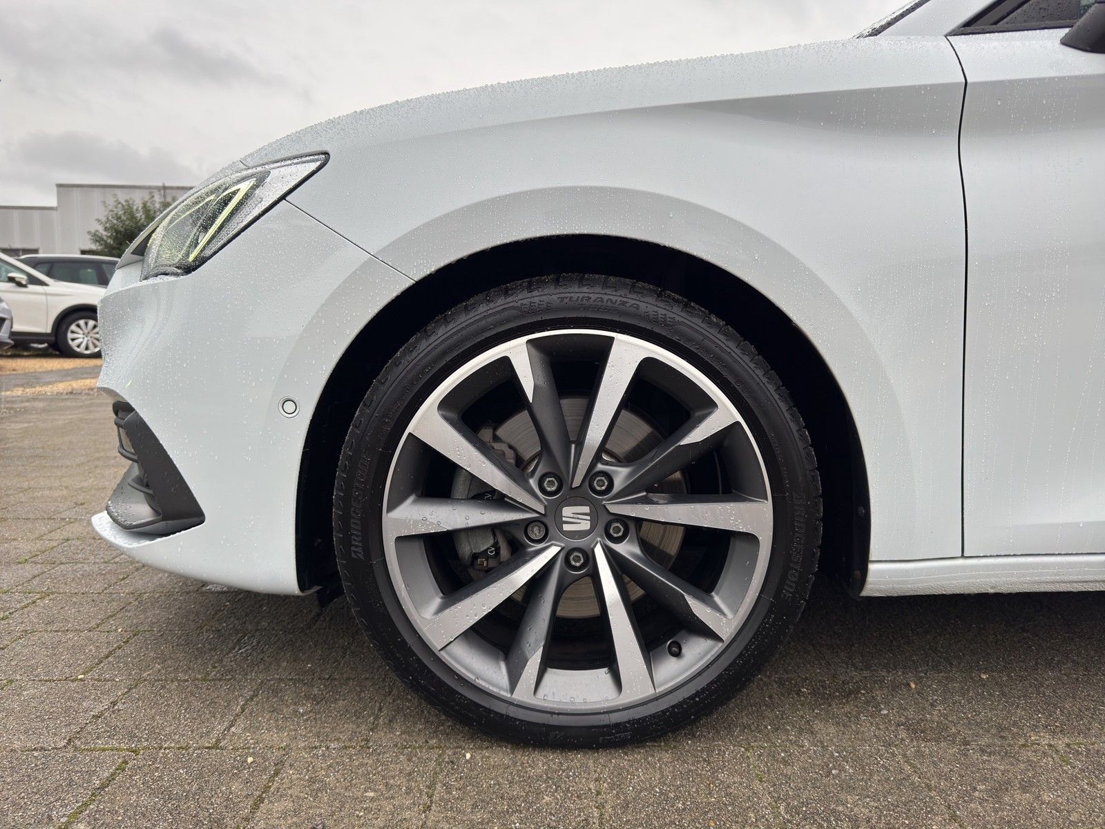 SEAT Leon FR 1.5 eTSI DSG / PANORAMA / NAVI / ACC / D - Image 18