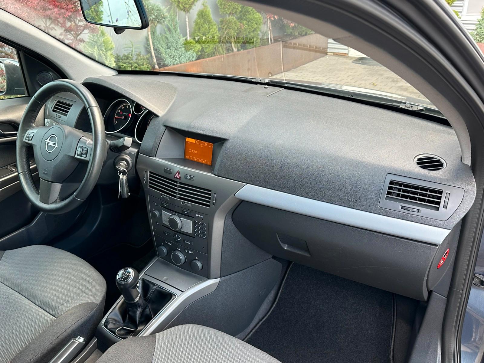 Opel Astra 2006 — photo 10