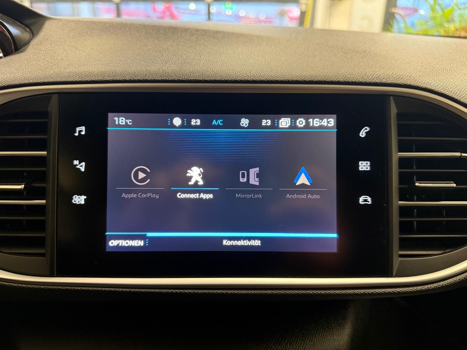 Fahrzeugabbildung Peugeot 308 GT /AHK /NAVI/KAMERA/LEDER/SCHECKHEFT