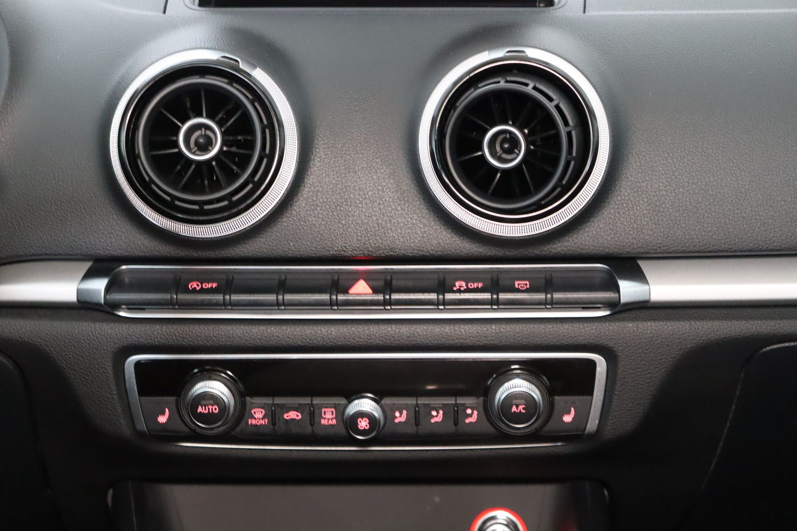 Fahrzeugabbildung Audi A3 1.4 TFSI * HU/AU neu * 1.Hand