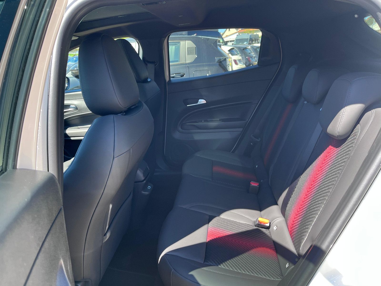 Fahrzeugabbildung Alfa Romeo Junior Ibrida 1.2 VGT 48V-Hybrid 107 kW Ti