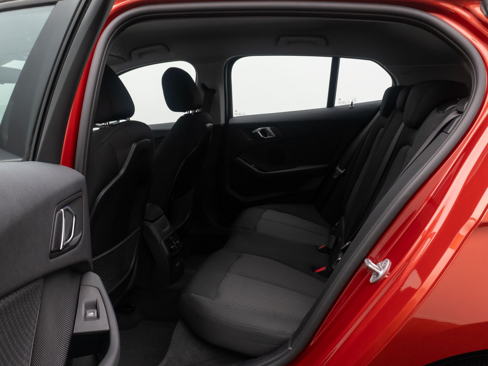 Fahrzeugabbildung BMW 118i GeschwindigReg HUD DAB Alarm HiFi CockpitPr