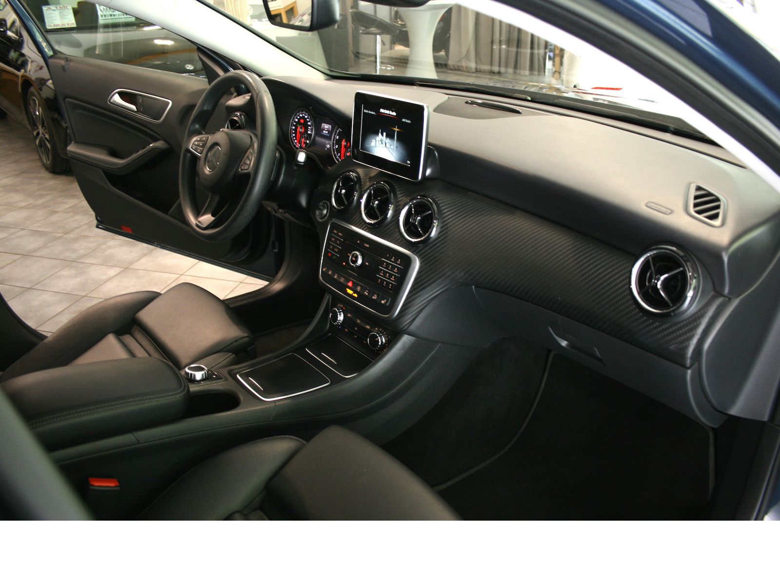Fahrzeugabbildung Mercedes-Benz GLA 220 4M *Standheizung*Navi*Spiegel-Paket*