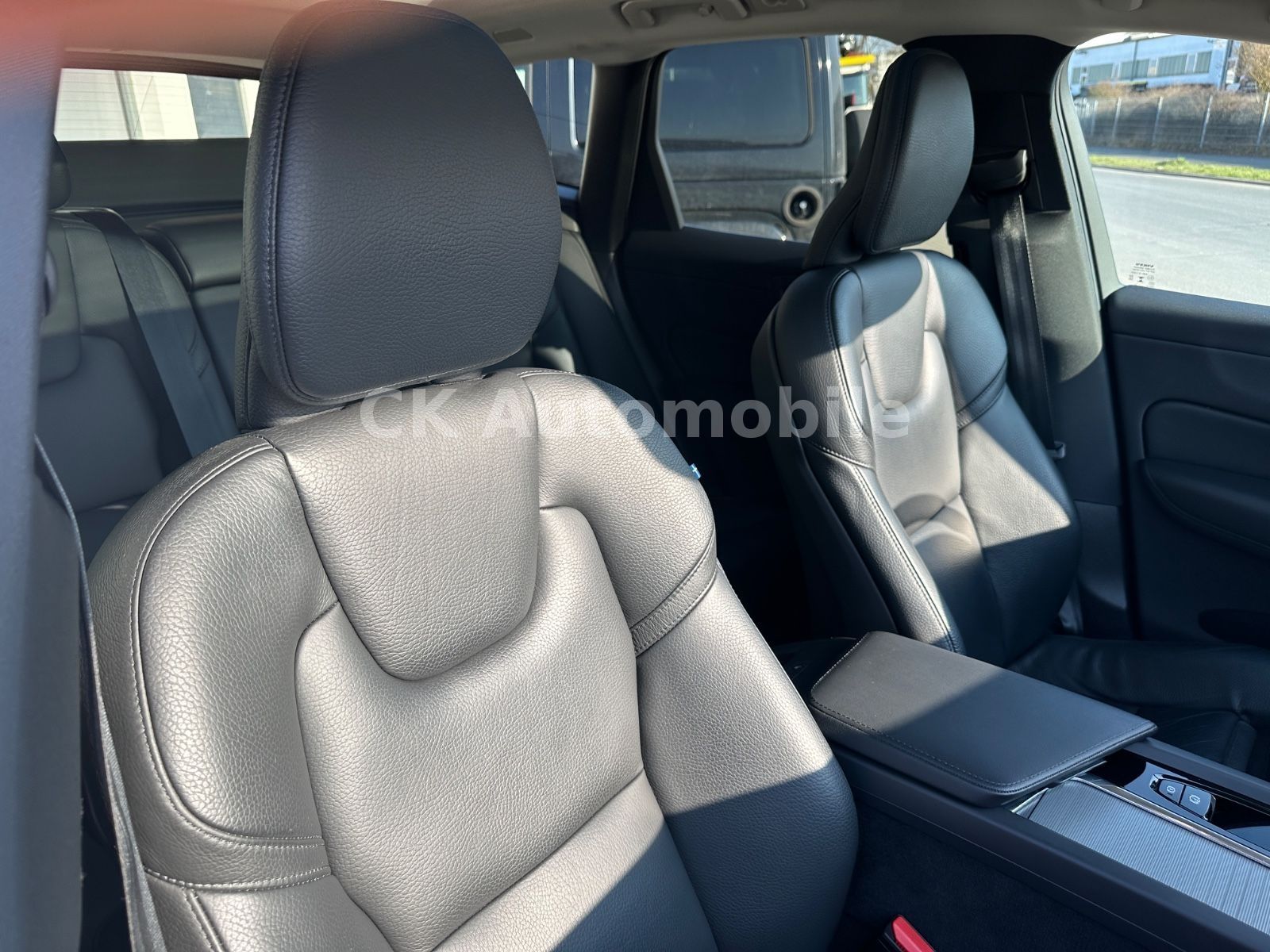 Fahrzeugabbildung Volvo XC60 T6 Plus Bright Recharge AWD/Navi/Pano/AHK