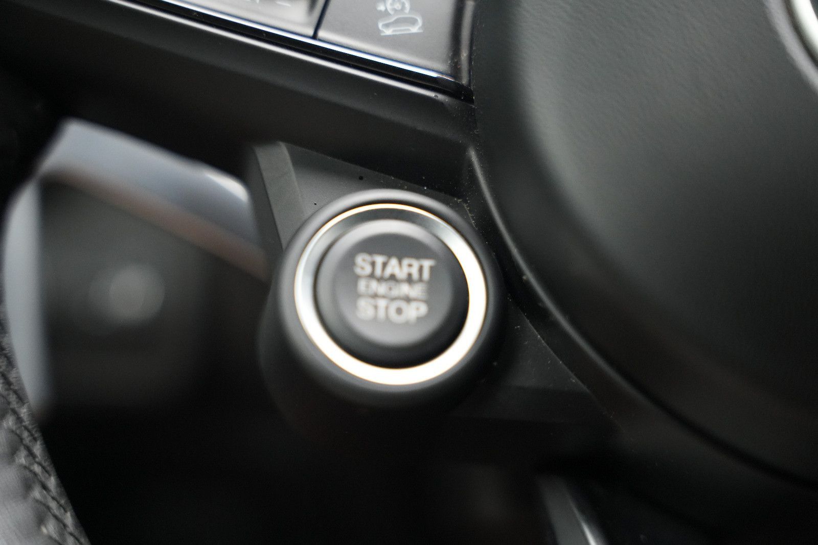 Fahrzeugabbildung Alfa Romeo Stelvio Veloce *Kamera*Leder*Memory*AllBlack