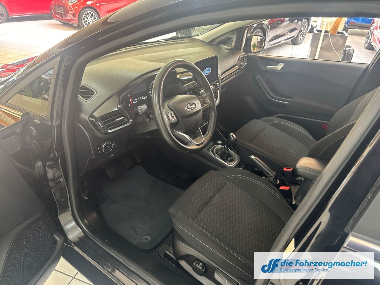 Fahrzeugabbildung Ford Fiesta Titanium Navi LED Blendfreies Fernl. Kurv