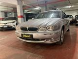 Jaguar X-Type - silberne Jaguar X-Type
