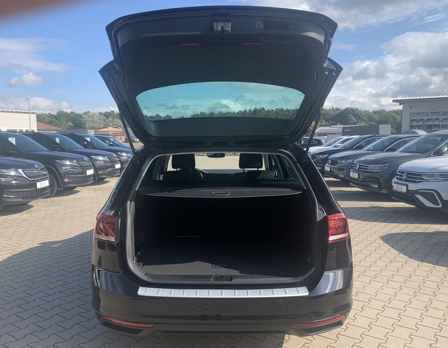 Fahrzeugabbildung Volkswagen Passat Variant 2.0 TDI*LED*Cam*Spur*Navi*ACC*