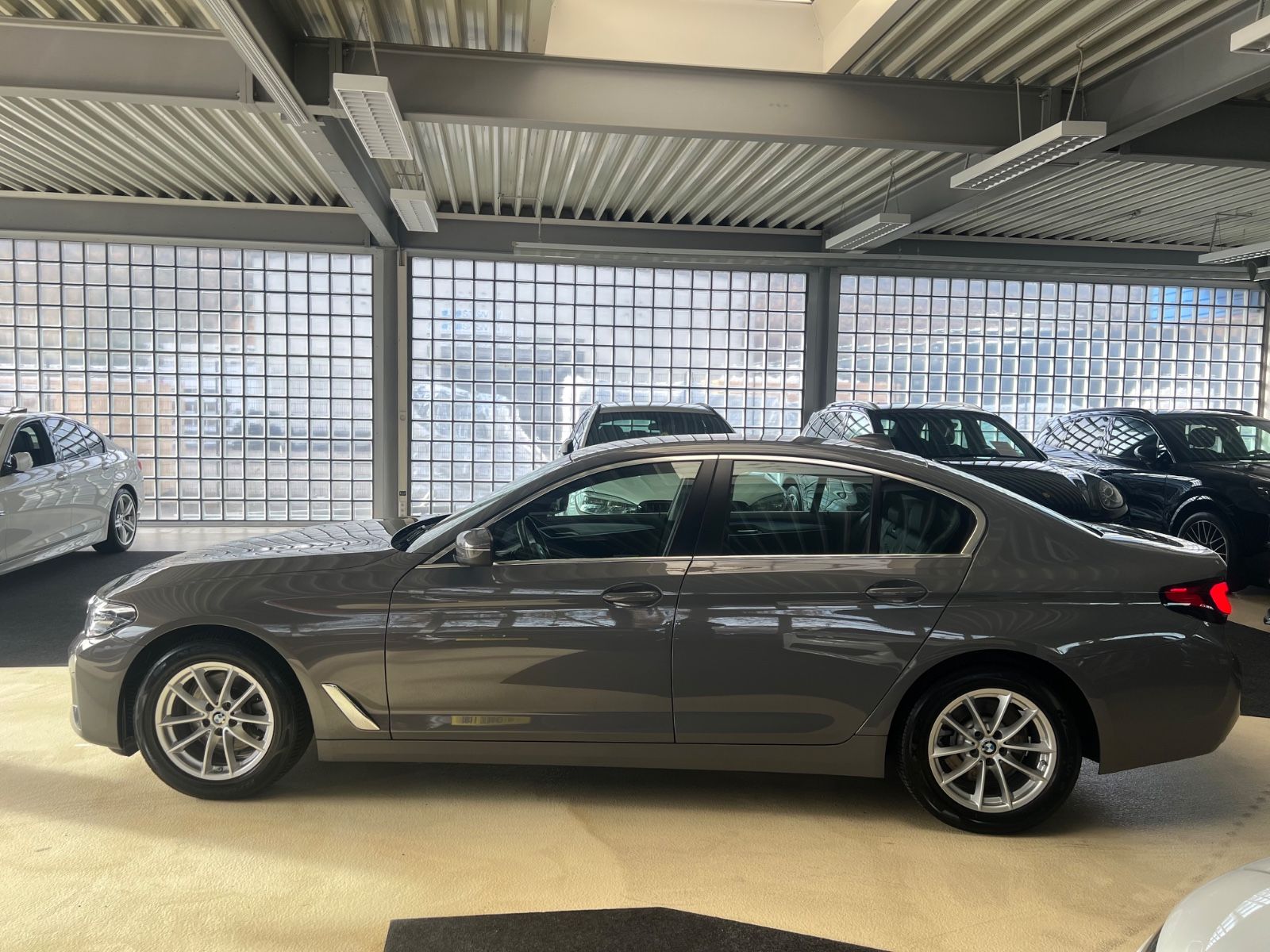 Fahrzeugabbildung BMW 520 d Lim. Mild Hybrid *SITZBELÜFTUNG*MEMORY*