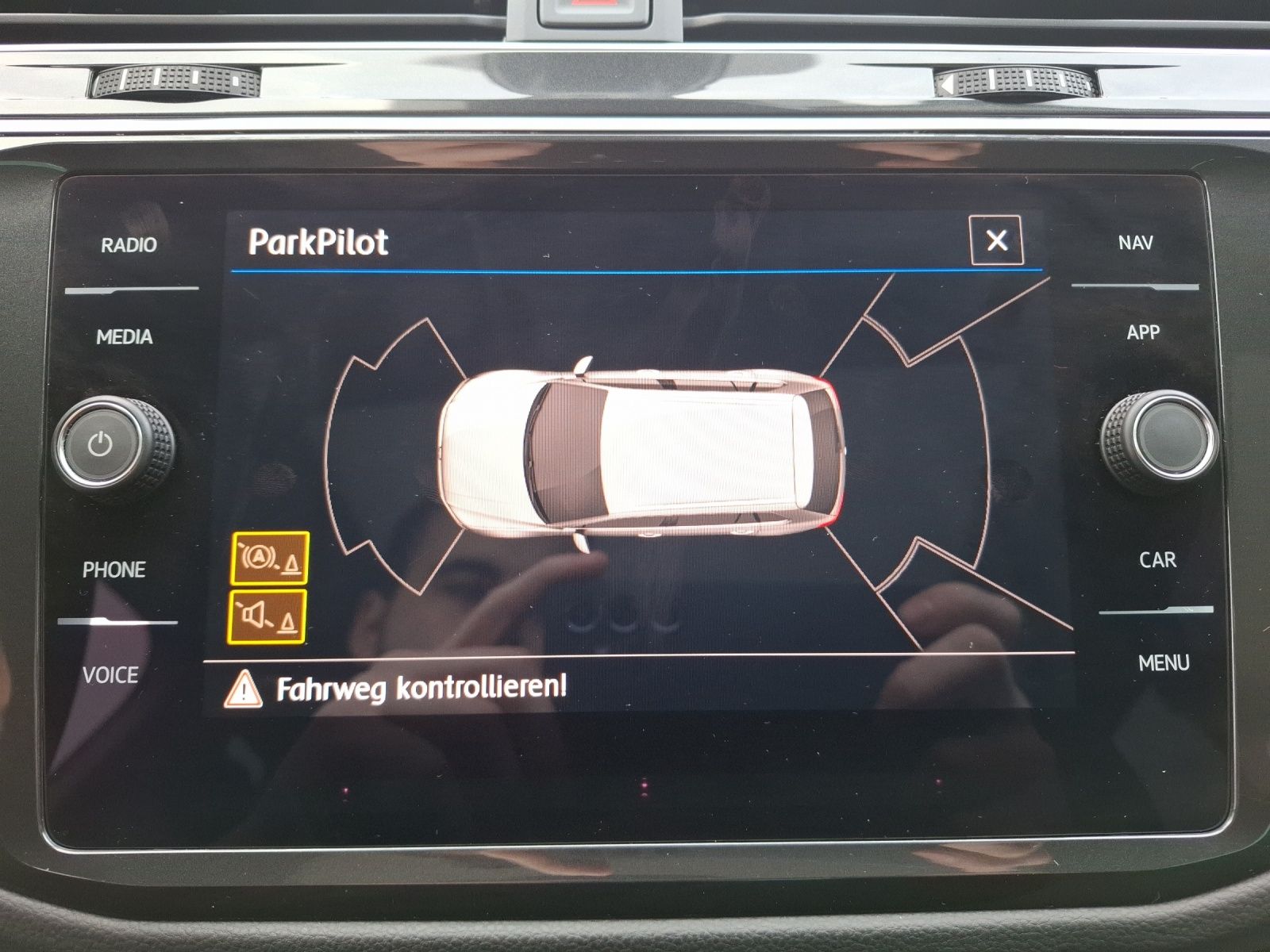 Fahrzeugabbildung Volkswagen Tiguan TSI IQ.Drive LED ACC AHK HuD AID PANO NAV