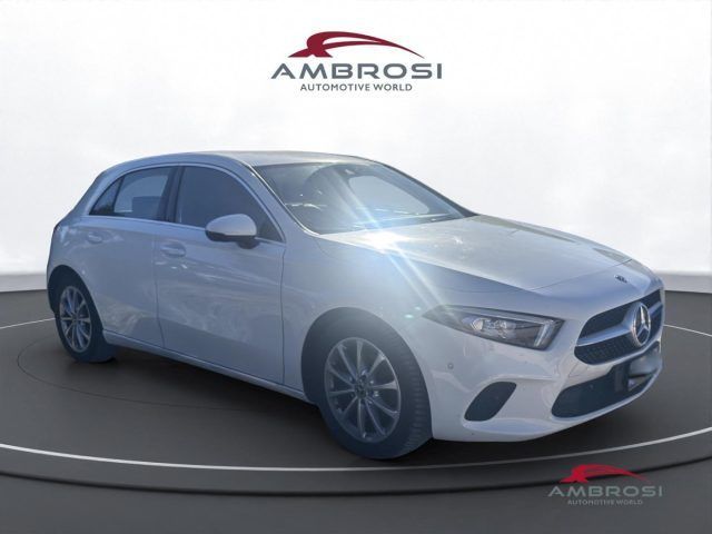 Mercedes-Benz MERCEDES-BENZ A 180 180 d Automatic Sport imagem 2