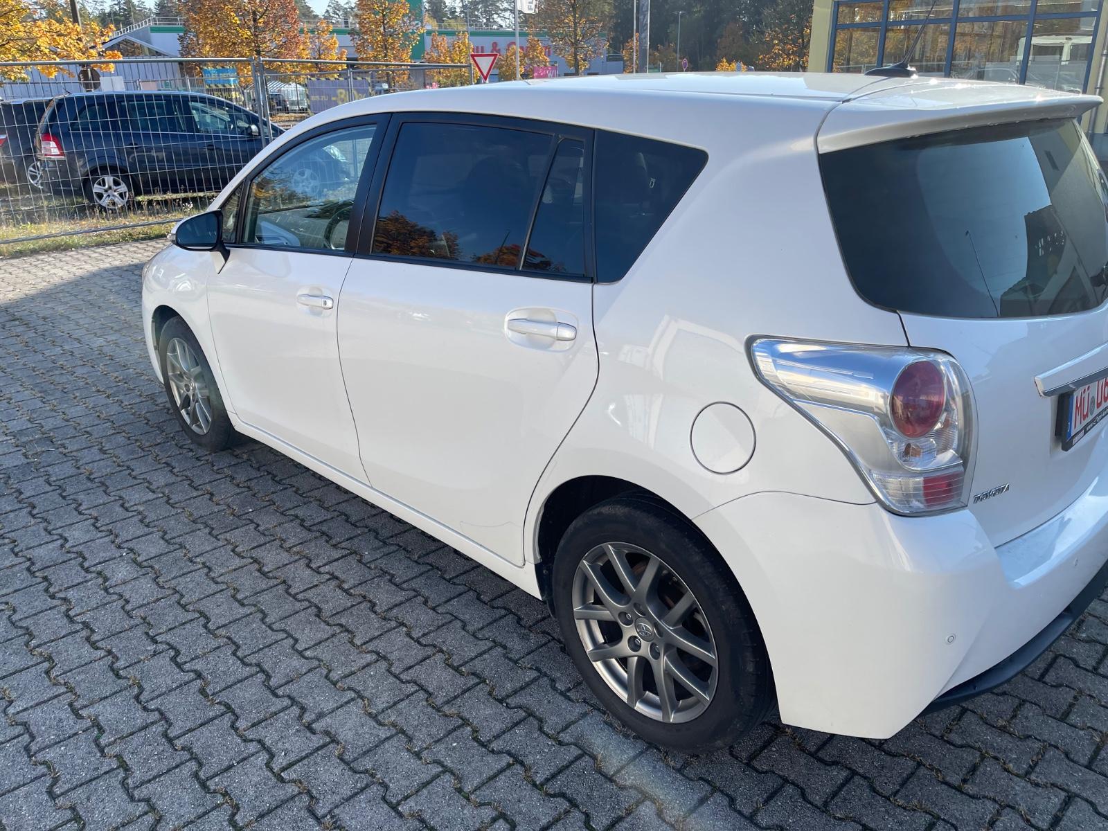 Toyota Verso 2014 — двигун 2.231 cm³, 177 HP (130kW)