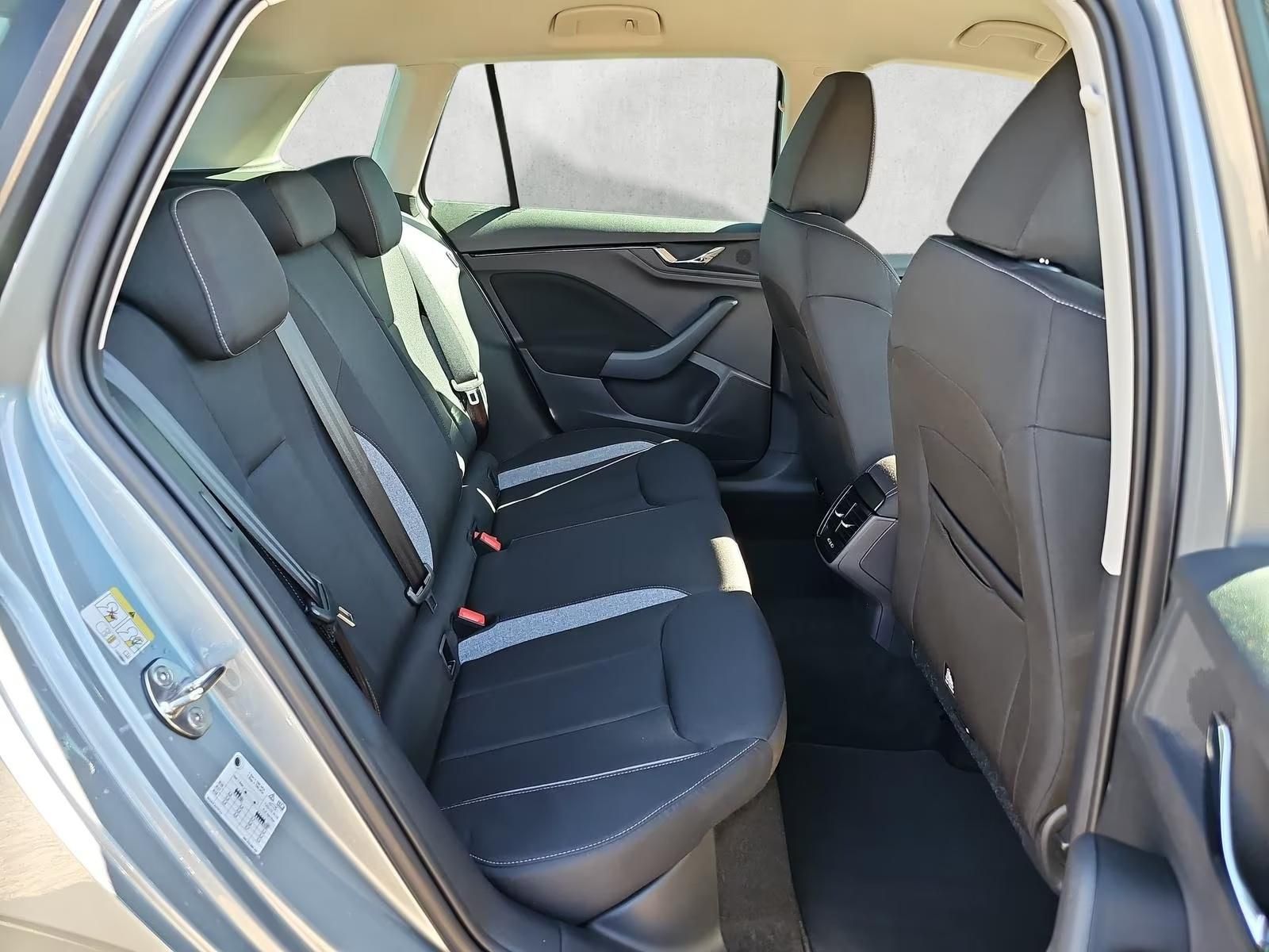Fahrzeugabbildung SKODA Kamiq 1.0 TSI DSG Selection Black+APP+SHZ+KAMERA