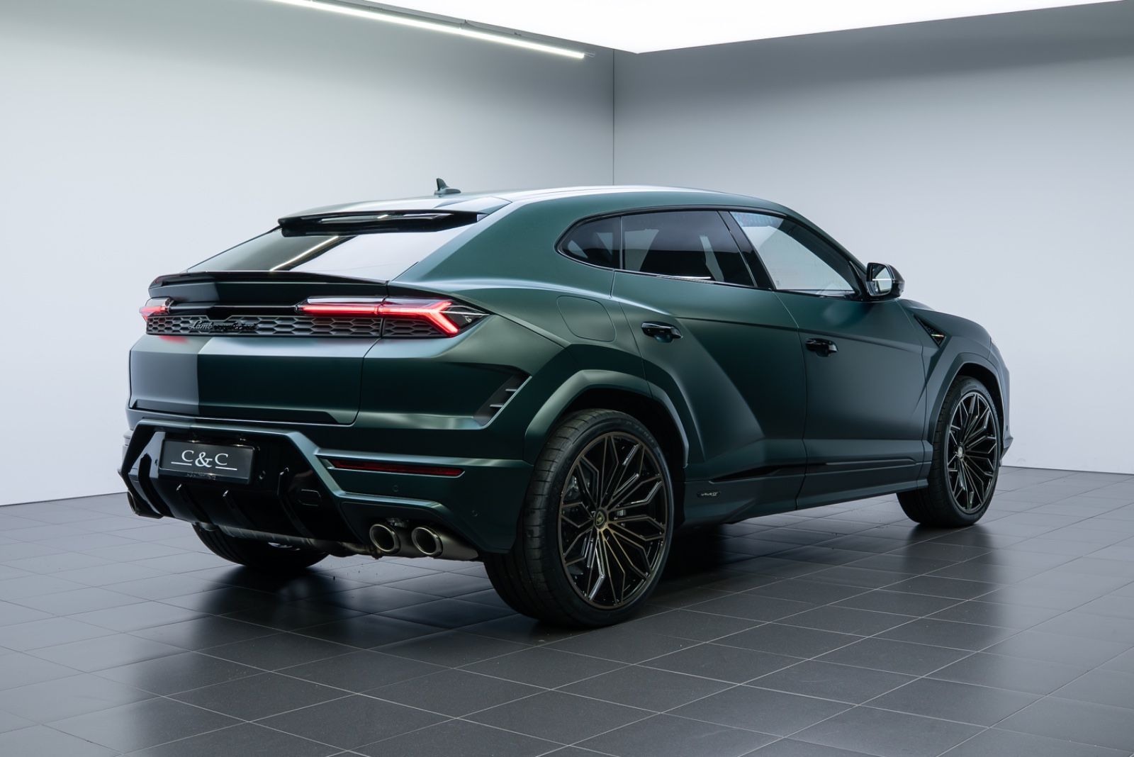 Fahrzeugabbildung Lamborghini Urus SE AKRAPOVIC/CARBON/PANO/B&O/FULL PPF