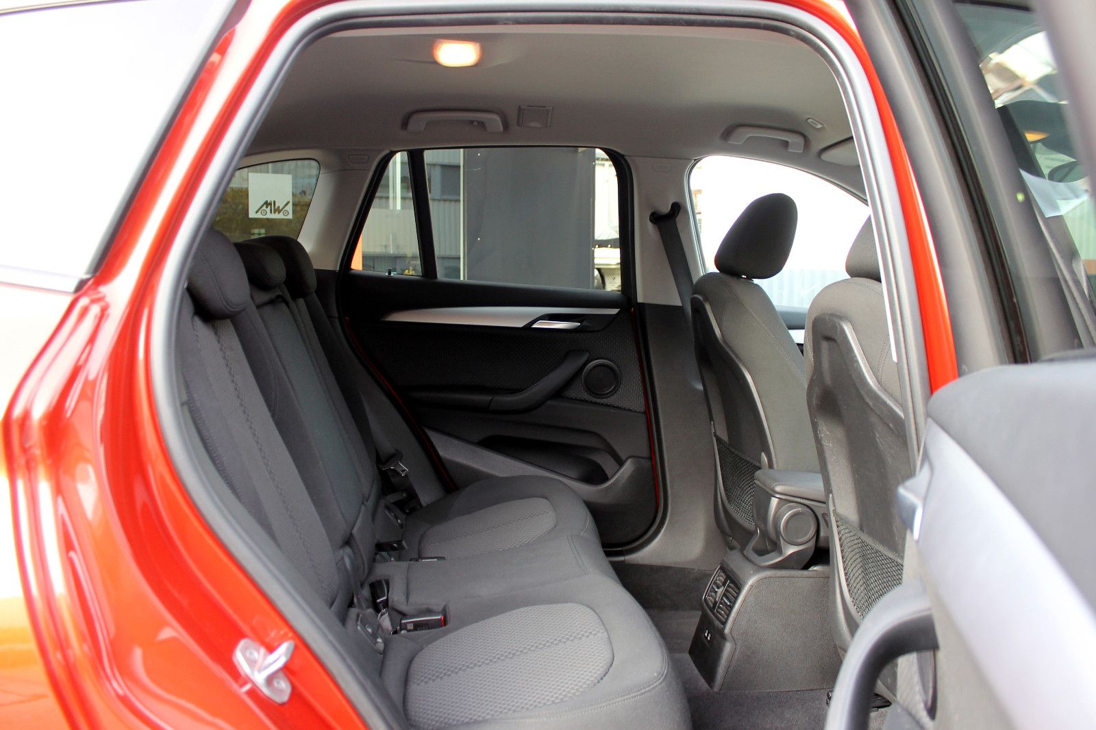 Fahrzeugabbildung BMW X1 sDrive 20i Steptr. Advantage KAM PDC SHZ TEMP