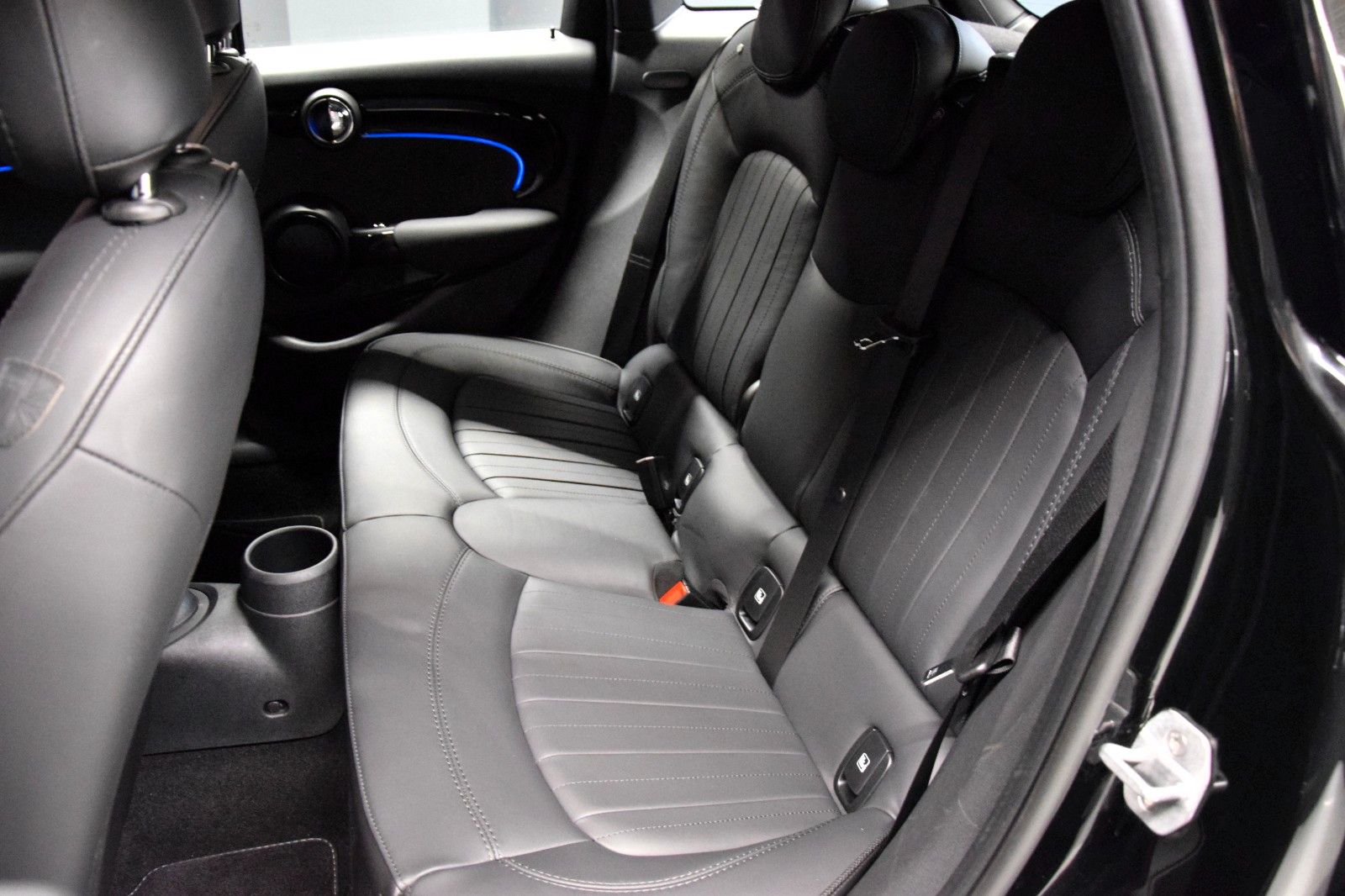 Fahrzeugabbildung MINI Cooper Autom.Mini Yours Trim 5-Tür Premium Extra