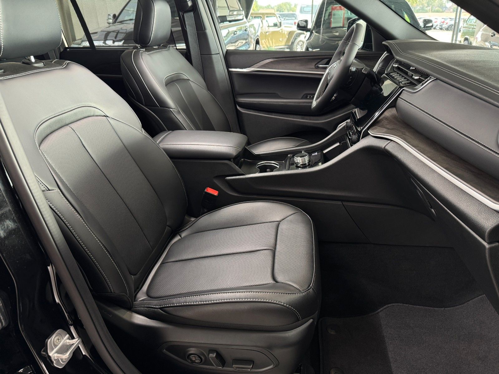 Fahrzeugabbildung Jeep Grand Cherokee 3.6 V6 Limited 4x4 Night Edition