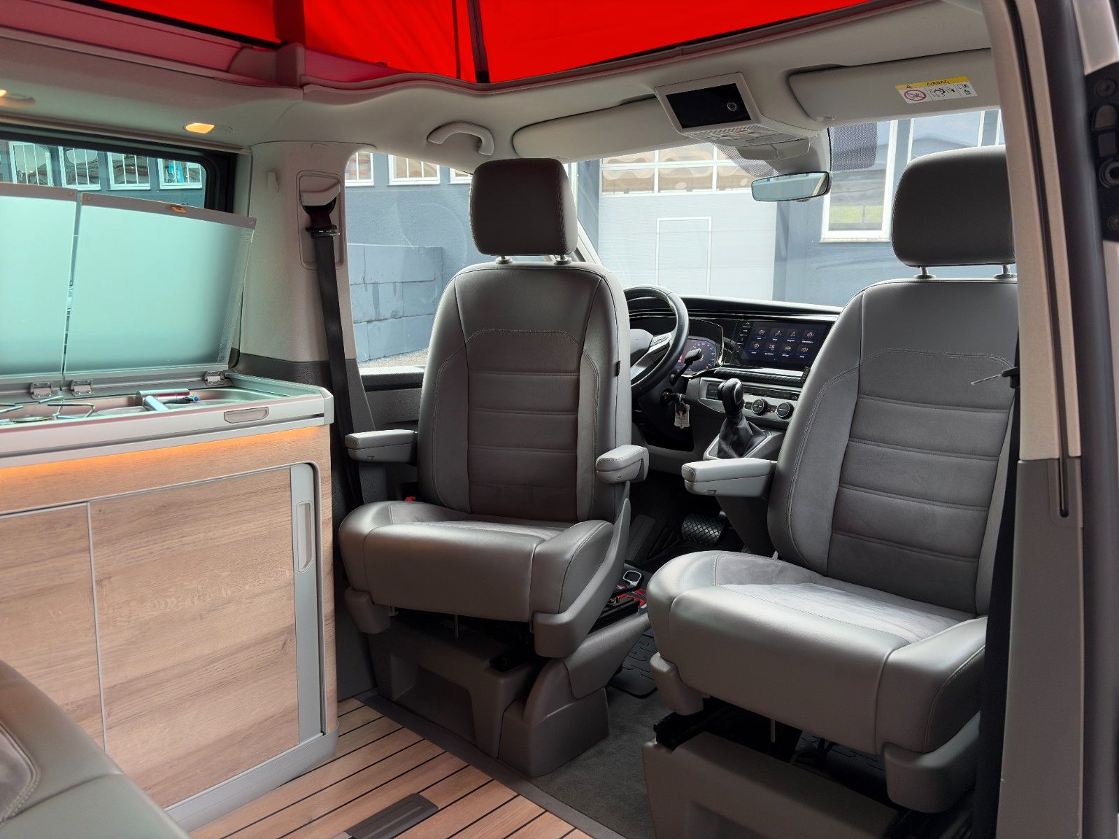 Fahrzeugabbildung Volkswagen T6.1 California Ocean 2.0 TDI Hub Küche Markise