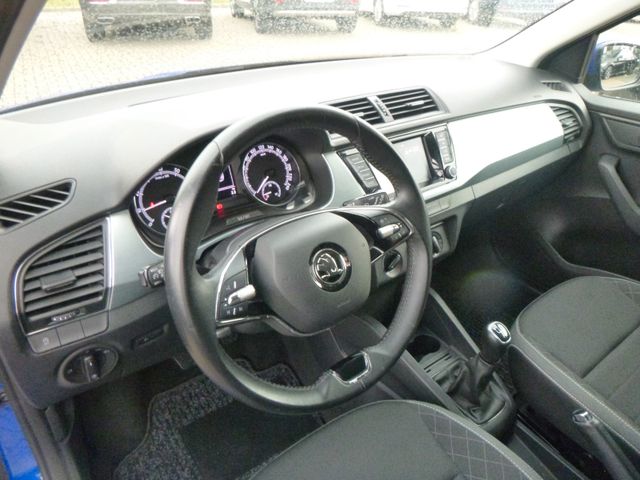 Fahrzeugabbildung Skoda Fabia 1,0 TSI Kombi >NAVI/Einparh/SmartLink<