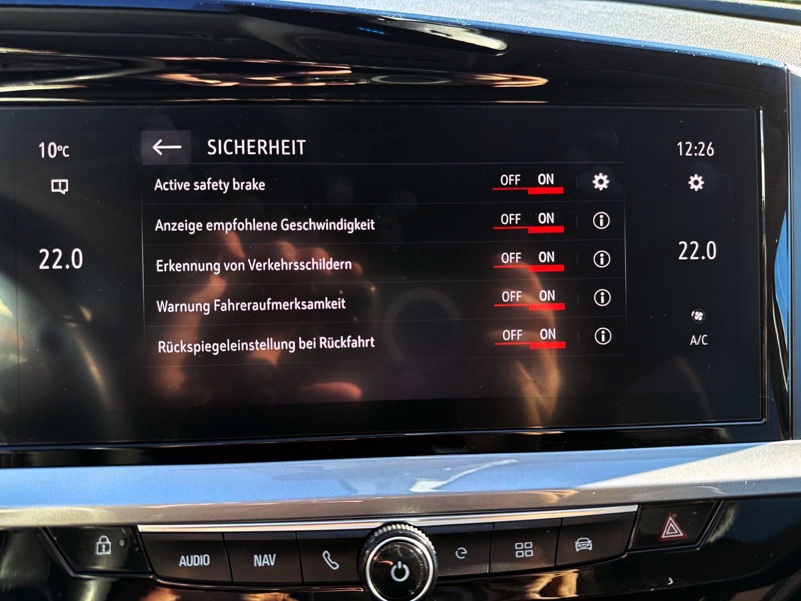 Fahrzeugabbildung Opel Grandland Ultimate PlugIn 1.6 Turbo ACC 360° AHK