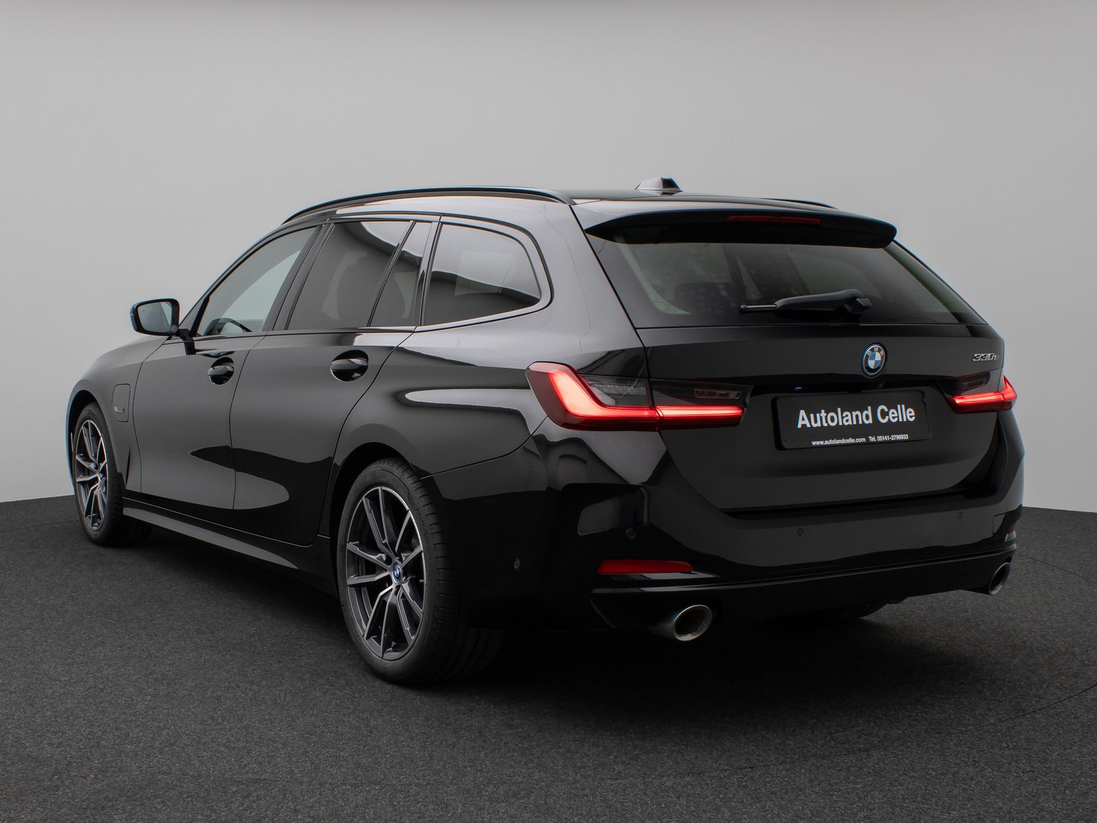 Fahrzeugabbildung BMW 330e Kamera HUD DAB H/K Stop&Go AHK Komfort LED