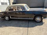 Mercedes-Benz Mercedes Ponton 220s - Mercedes-Benz 220 mit Benzin-Antrieb: Limousine, Ponton 220s