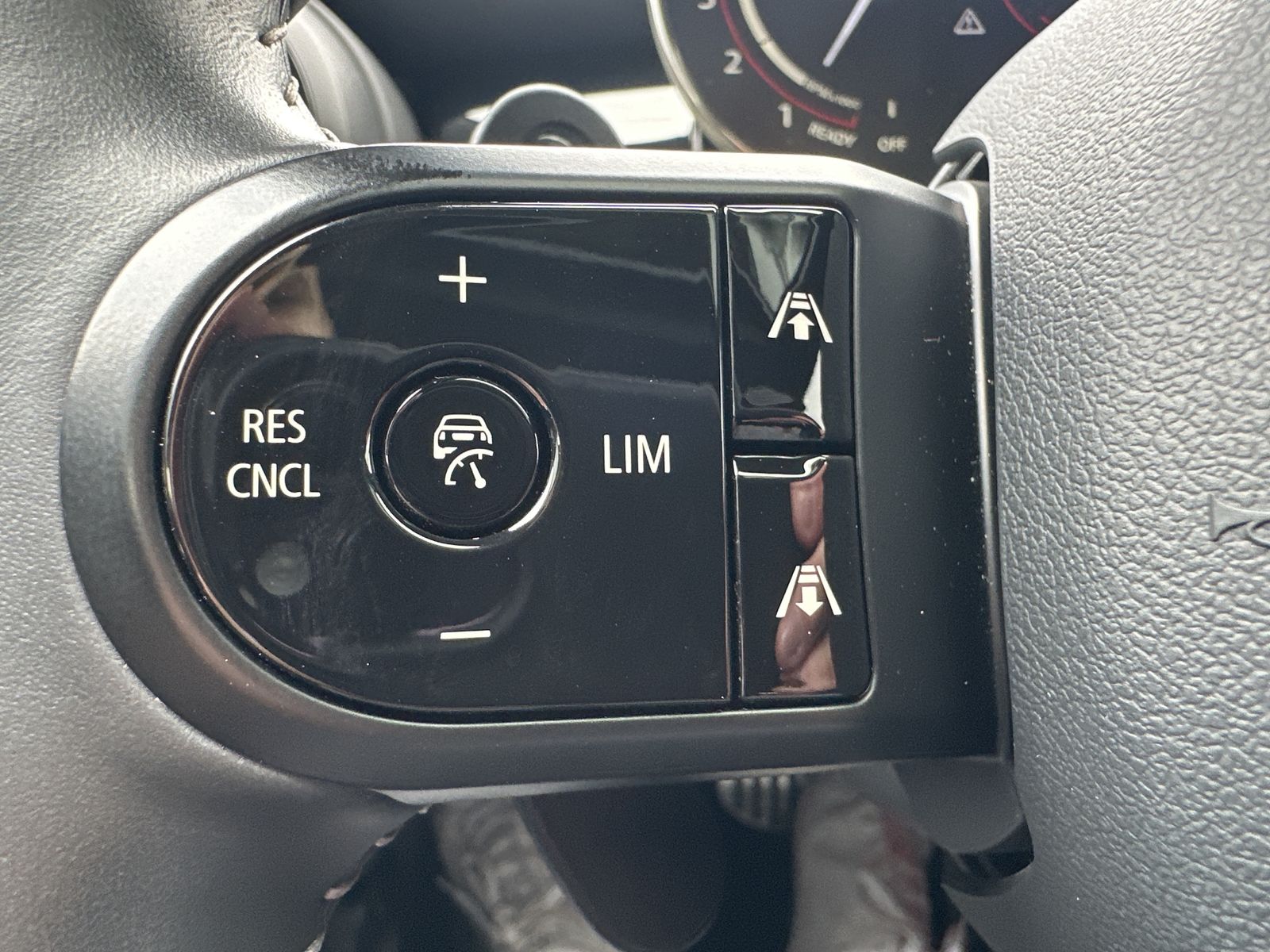 Fahrzeugabbildung MINI John Cooper Works NAV+LED+ACC+KAMERA+PANO+HUD+VC
