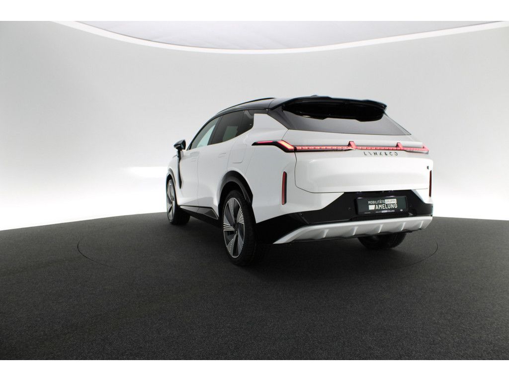Lynk & Co 08