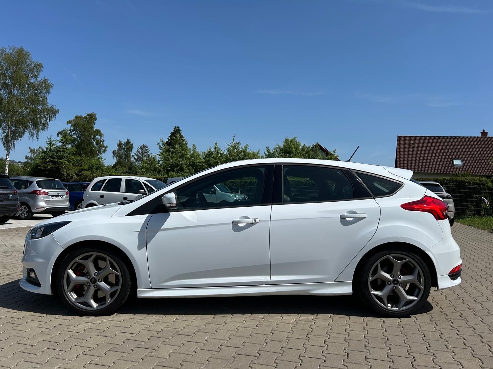 Fahrzeugabbildung Ford Focus Lim. ST°250 PS°Leder Sport Paket°Tüv NEU°
