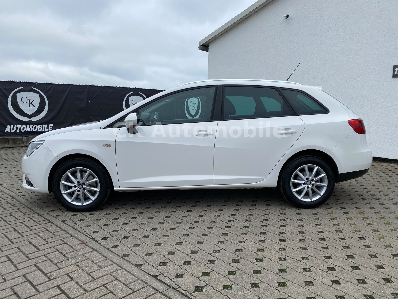 Fahrzeugabbildung SEAT Ibiza ST 1.0 TSI Style DSG/Navi/Bi-Xenon/PDC