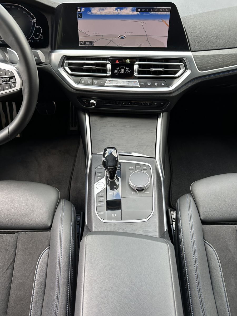 Fahrzeugabbildung BMW 330e Touring M-Sport NAV+LED+ACC+LIVE-COCKPIT+PP