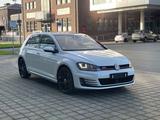 Volkswagen Golf VII Lim. GTI Performance BMT PANO/RFK/SPURH - Volkswagen: GTI R