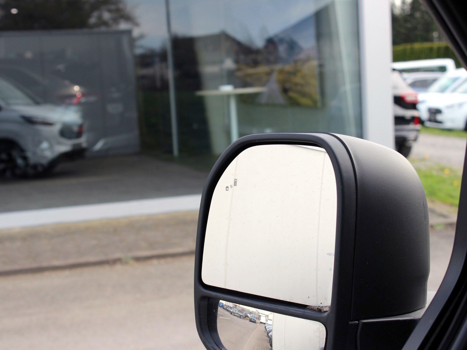Fahrzeugabbildung Ford Transit Custom 320 L1 Trend FWD Plug-in Hybrid